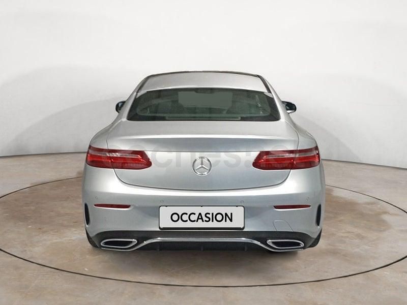 Usado Mercedes E220 194 CV (142 kW) 2019 Gris / plata Coupe