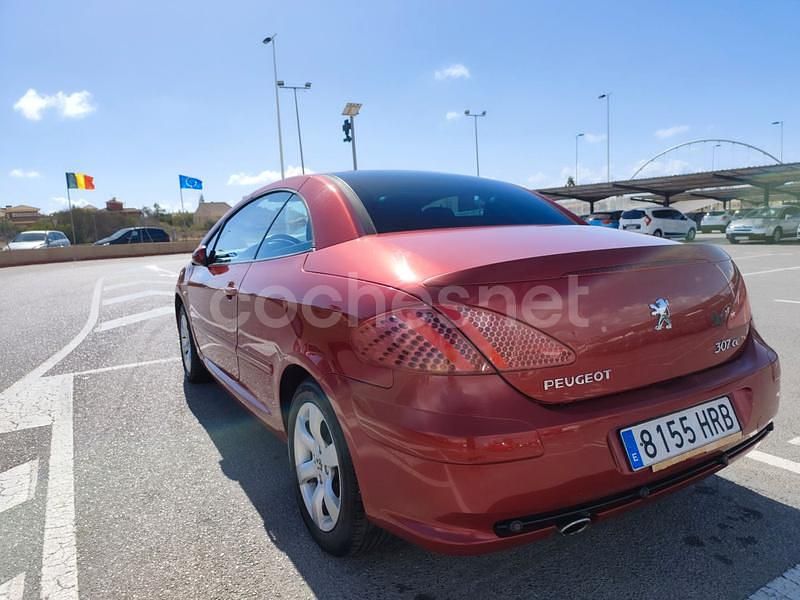 Usado Peugeot 307 CC 143 CV (105 kW) 2006 Granate Descapotable