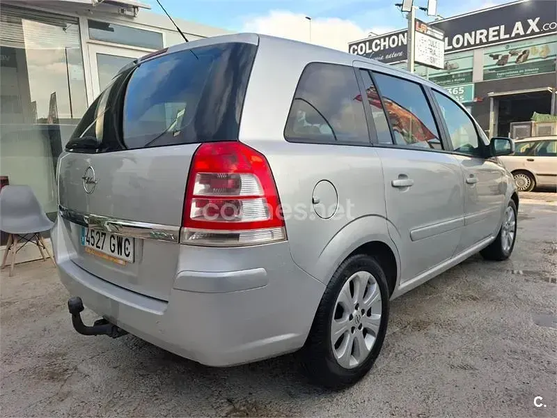 Usado Opel Zafira Essentia 110 CV (80 kW) 2010 Gris / plata Monovolumen