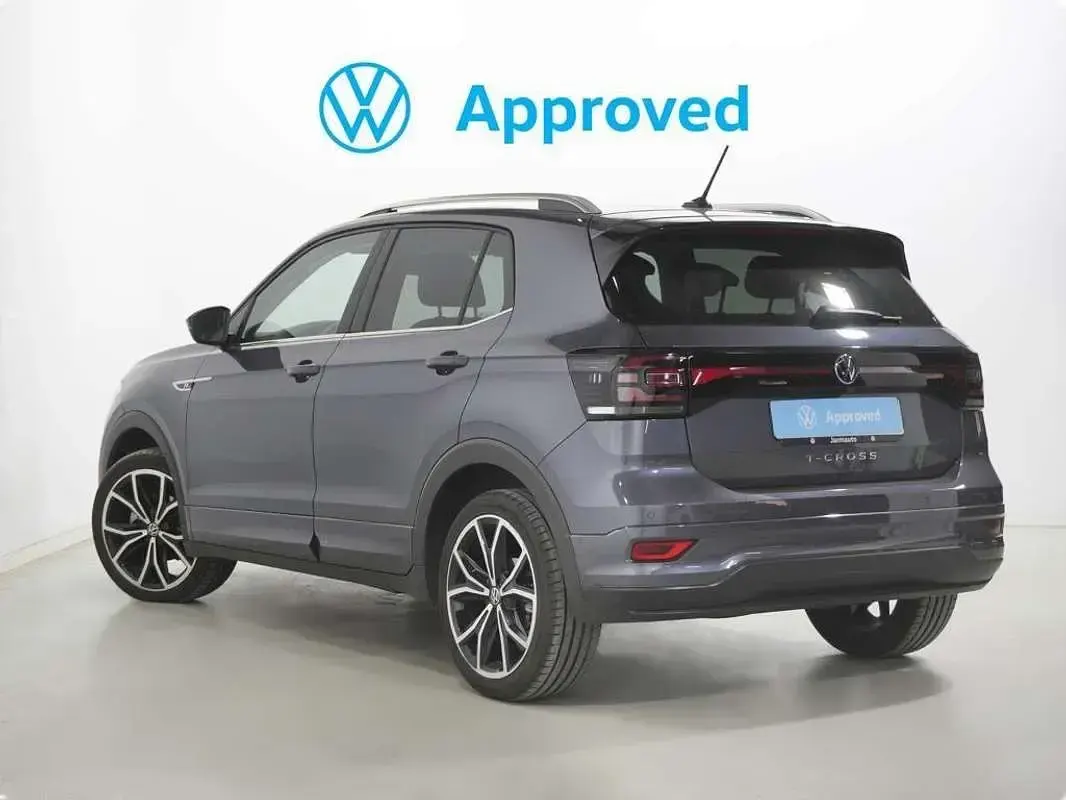 Usado VW T-Cross Sport 110 CV (80 kW) 2022 Gris SUV