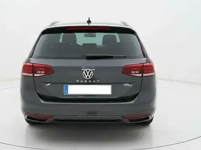 Begagnad VW Passat Executive 150 HK (110 kW) 2021 Grå Kombi