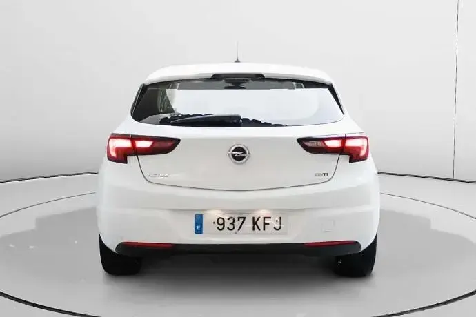 Usado Opel Astra Business 110 CV (80 kW) 2017