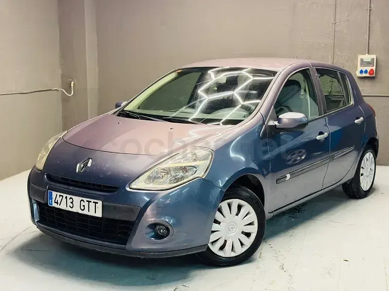 Usado Renault Clio II Authentique 68 CV (50 kW) 2010 Azul Berlina
