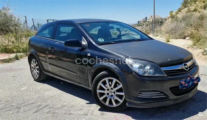 Usado Opel Astra GTC Enjoy 100 CV (73 kW) 2006 Negro Berlina