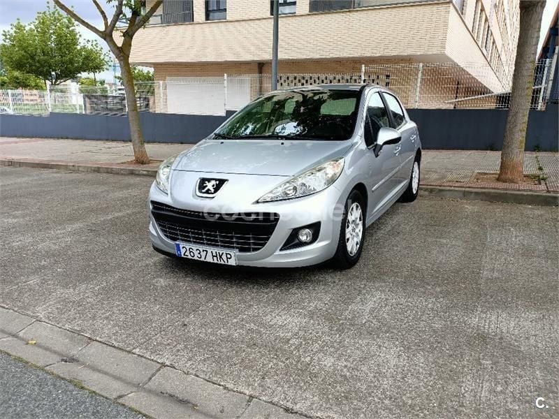 Gris / plata Usado 2012 Peugeot 207 Active Berlina | 4690 € (Buen precio) - Imagen 1/4