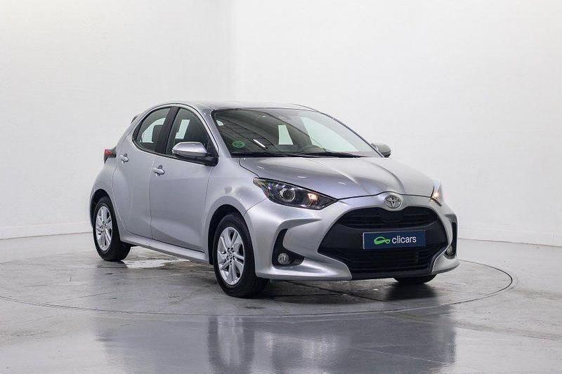 Usado Toyota Yaris Edition 125 CV (91 kW) 2022 Gris / plata Utilitario