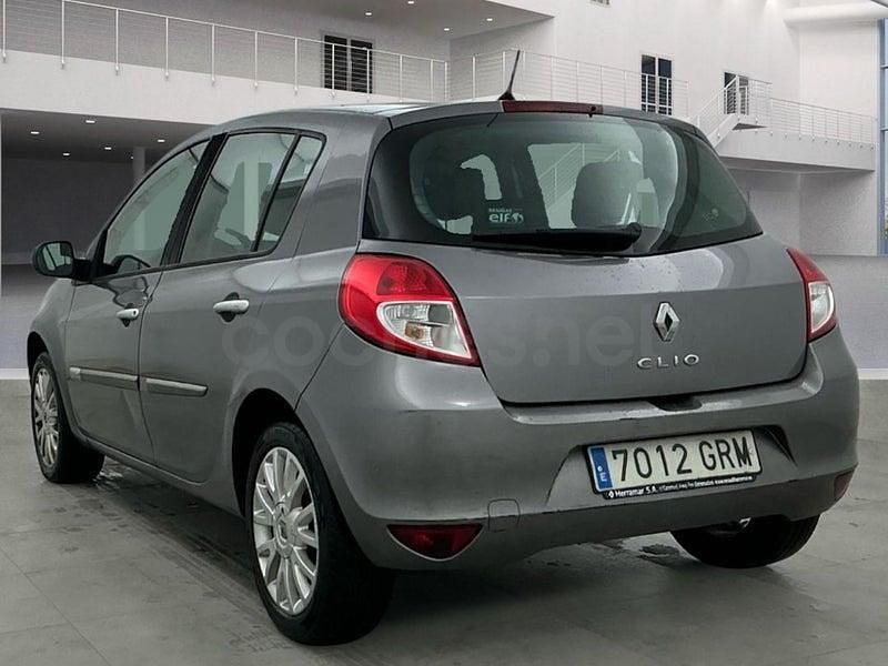 Usado Renault Clio II Exception 101 CV (74 kW) 2009 Gris / plata Berlina