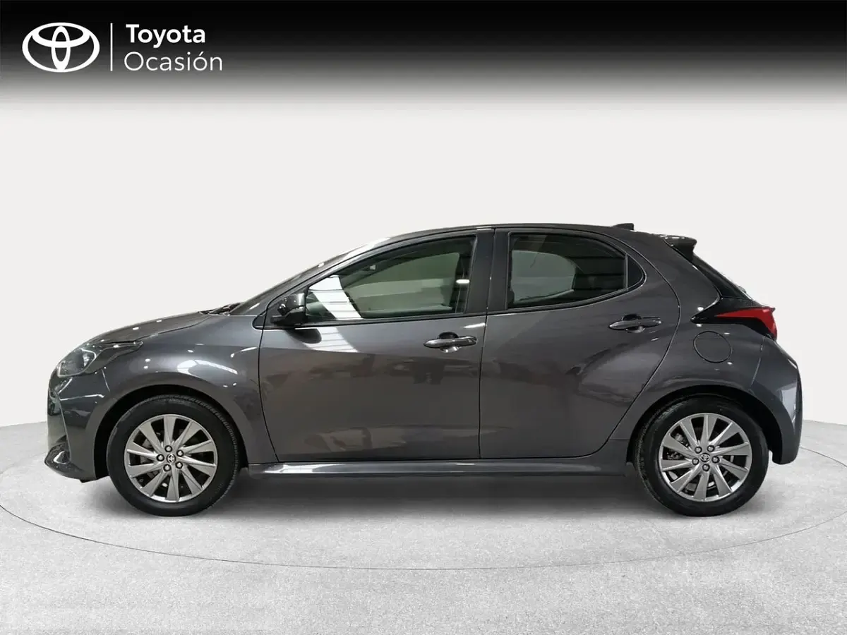 Usado Toyota Yaris Hybrid Active 116 CV (85 kW) 2024 Gris Berlina