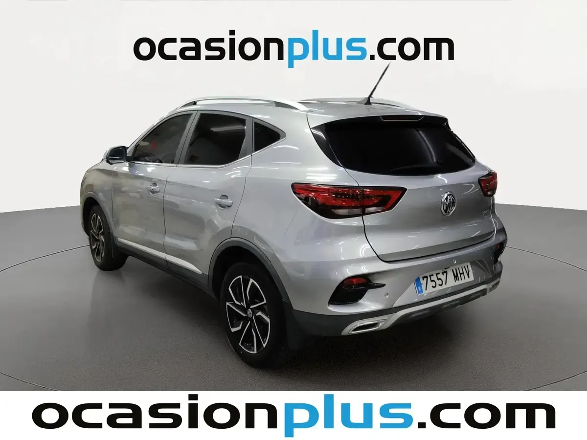 Usado MG ZS Luxury 111 CV (81 kW) 2023 Gris plata SUV