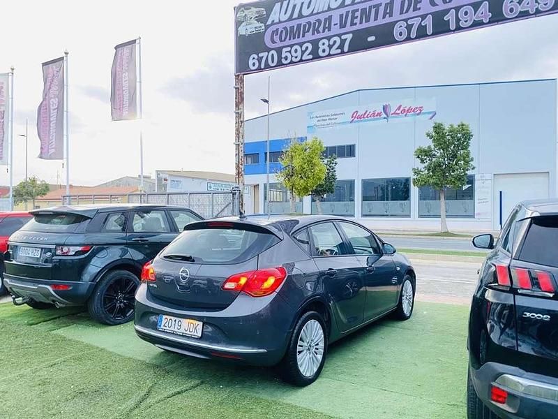 Usado Opel Astra Selective 116 CV (85 kW) 2015 Gris Utilitario