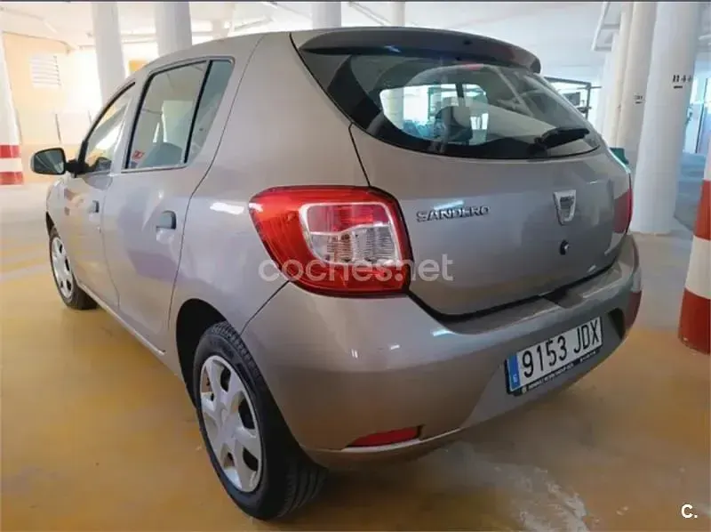 Usado Dacia Sandero Ambiance 75 CV (55 kW) 2015 Beige Berlina