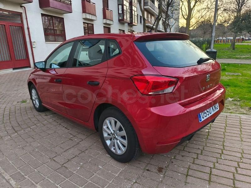 Usado Seat Ibiza Reference 95 CV (69 kW) 2018 Granate Utilitario