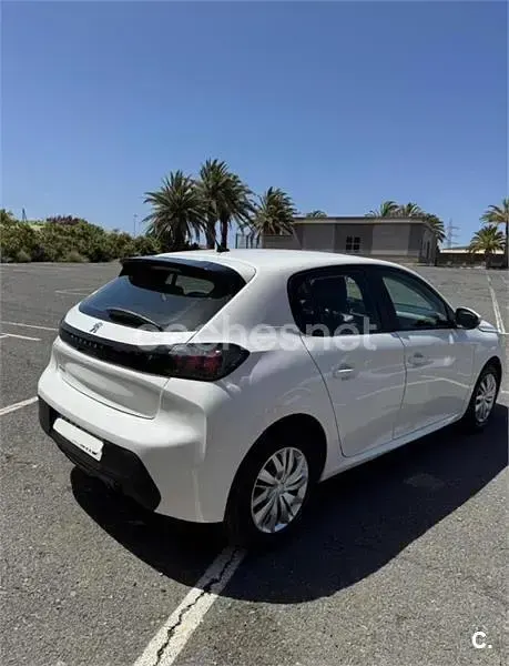 Usado Peugeot 208 Active 100 CV (73 kW) 2022 Blanco Utilitario