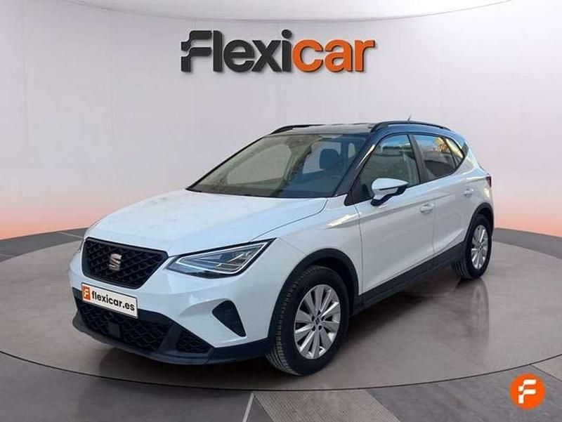 Usado Seat Arona Style 110 CV (80 kW) 2022 Blanco SUV