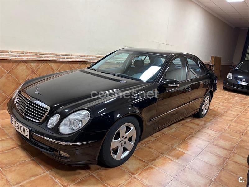 Usado Mercedes E270 Elegance 177 CV (130 kW) 2004 Negro Berlina