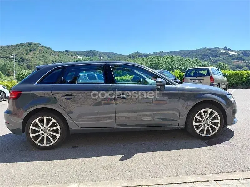 Usado Audi A3 Design 110 CV (80 kW) 2017 Gris / plata Berlina