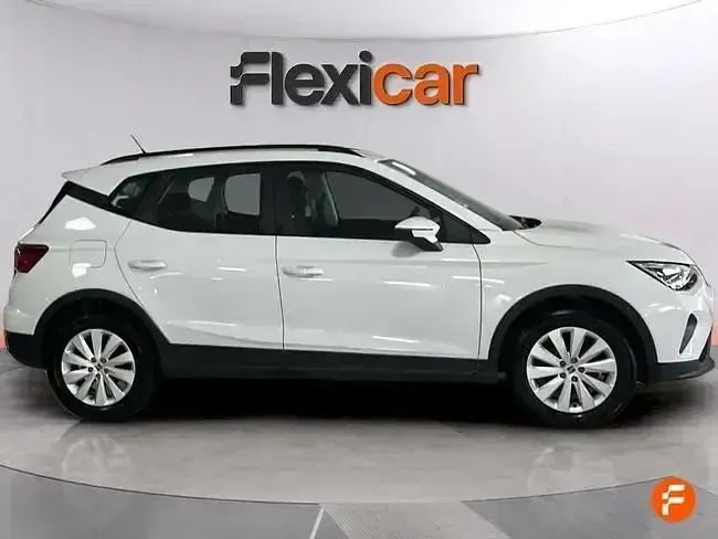 Usado Seat Arona Style 110 CV (80 kW) 2024 Blanco SUV