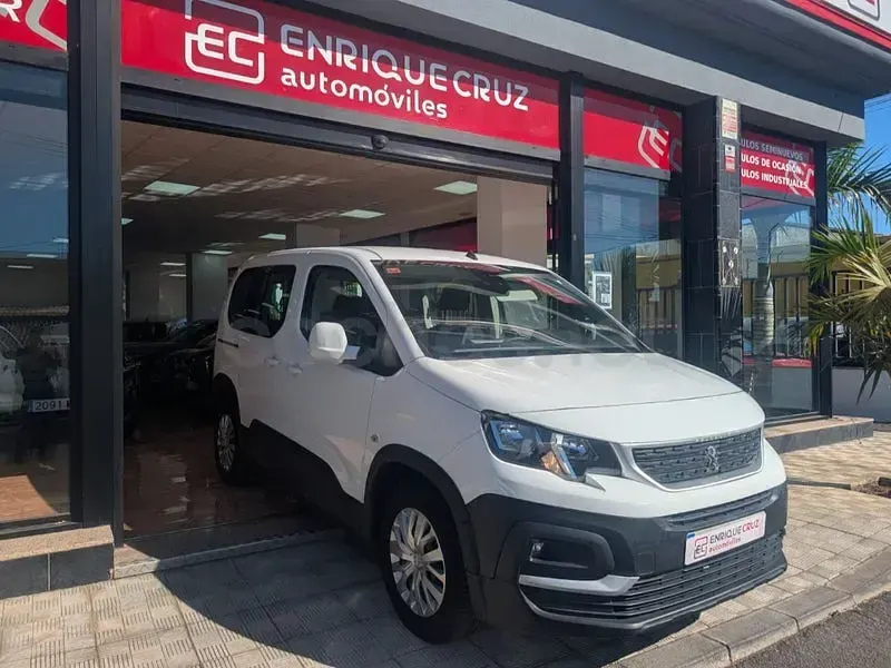 Usado Peugeot Rifter Active 100 CV (73 kW) 2021 Blanco Monovolumen