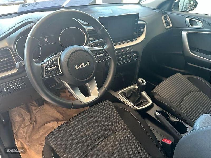 Usado Kia Ceed 100 CV (73 kW) 2025 Blanco Utilitario