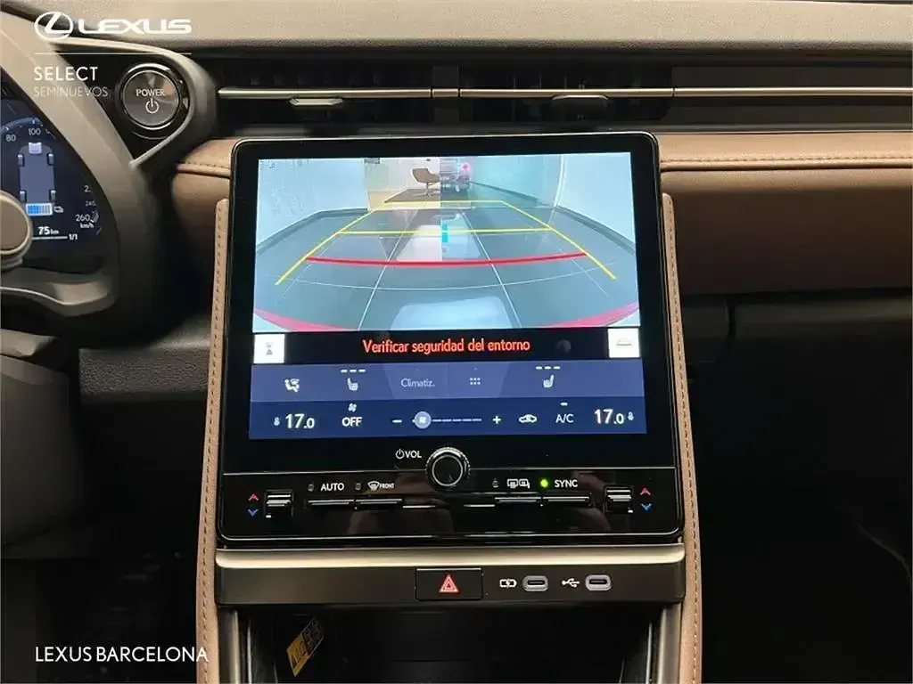 Usado Lexus LBX 136 CV (100 kW) 2025 Rojo SUV
