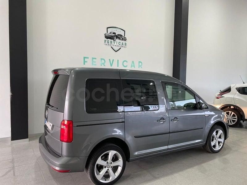 Usado VW Caddy 102 CV (75 kW) 2020 Gris / plata Monovolumen