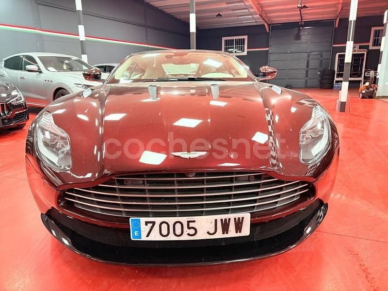 Usado Aston Martin DB11 639 CV (469 kW) 2019 Granate Coupe