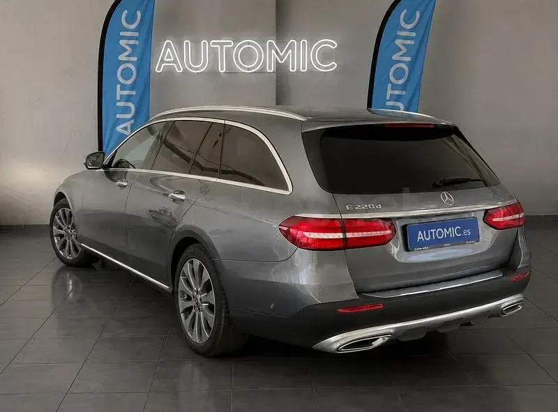 Usado Mercedes E220 All-Terrain 194 CV (142 kW) 2018 Gris / plata Familiar
