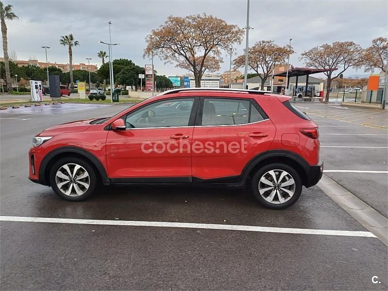 Usado Kia Stonic 120 CV (88 kW) 2021 Rojo SUV
