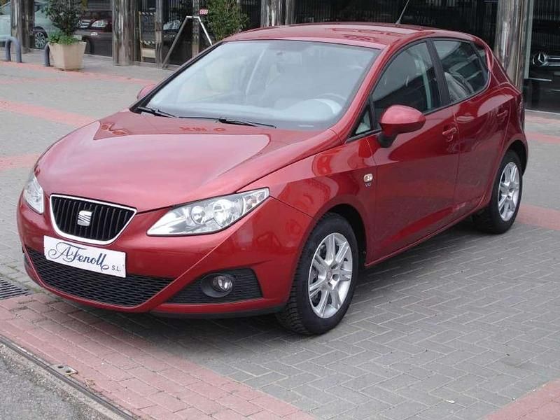 Usado Seat Ibiza Style 105 CV (77 kW) 2010 Rojo Utilitario