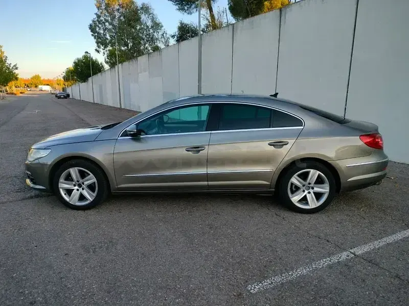 Usado VW Passat 200 CV (147 kW) 2010 Gris / plata Berlina