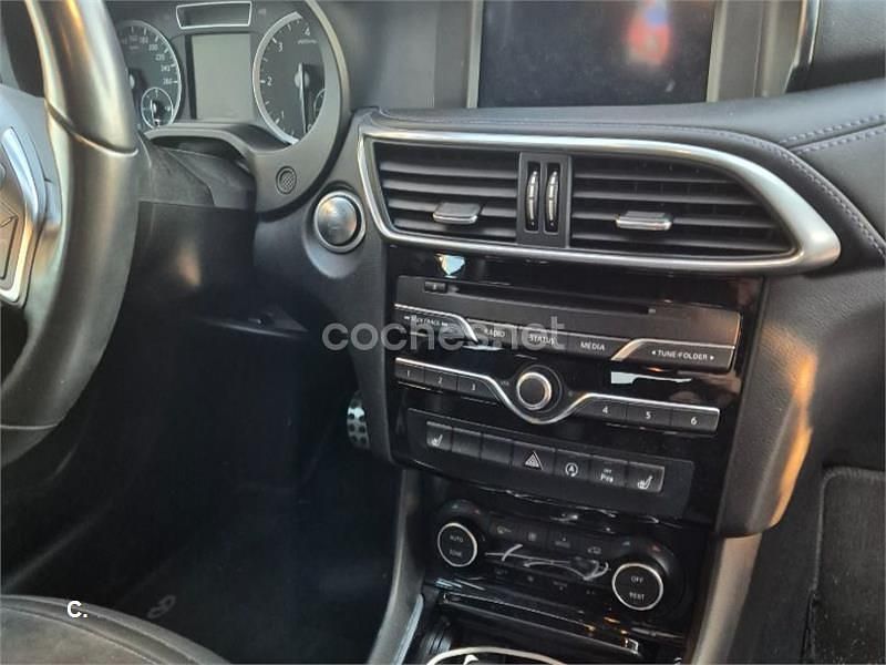 Usado Infiniti Q30 Sport Tech 170 CV (125 kW) 2017 Gris / plata Berlina