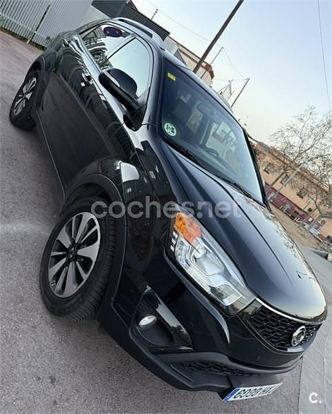 Usado Ssangyong (KGM) Korando Premium Plus 175 CV (128 kW) 2014 Negro SUV
