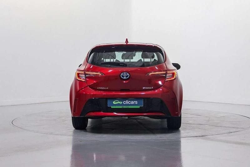 Usado Toyota Corolla Active 98 CV (72 kW) 2022 Rojo Berlina