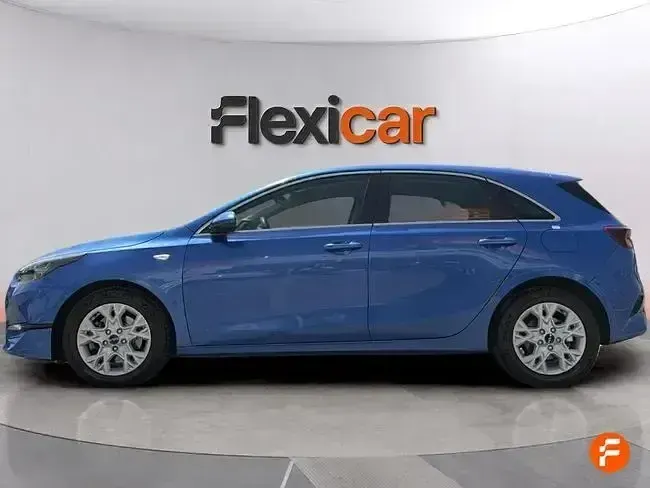 Usado Kia Ceed 136 CV (100 kW) 2023 Azul Utilitario