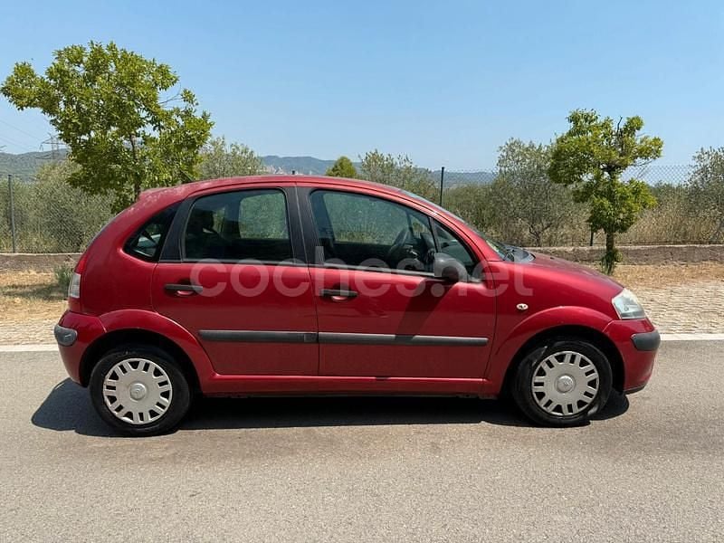 Usado Citroën C3 70 CV (51 kW) 2004 Granate Utilitario