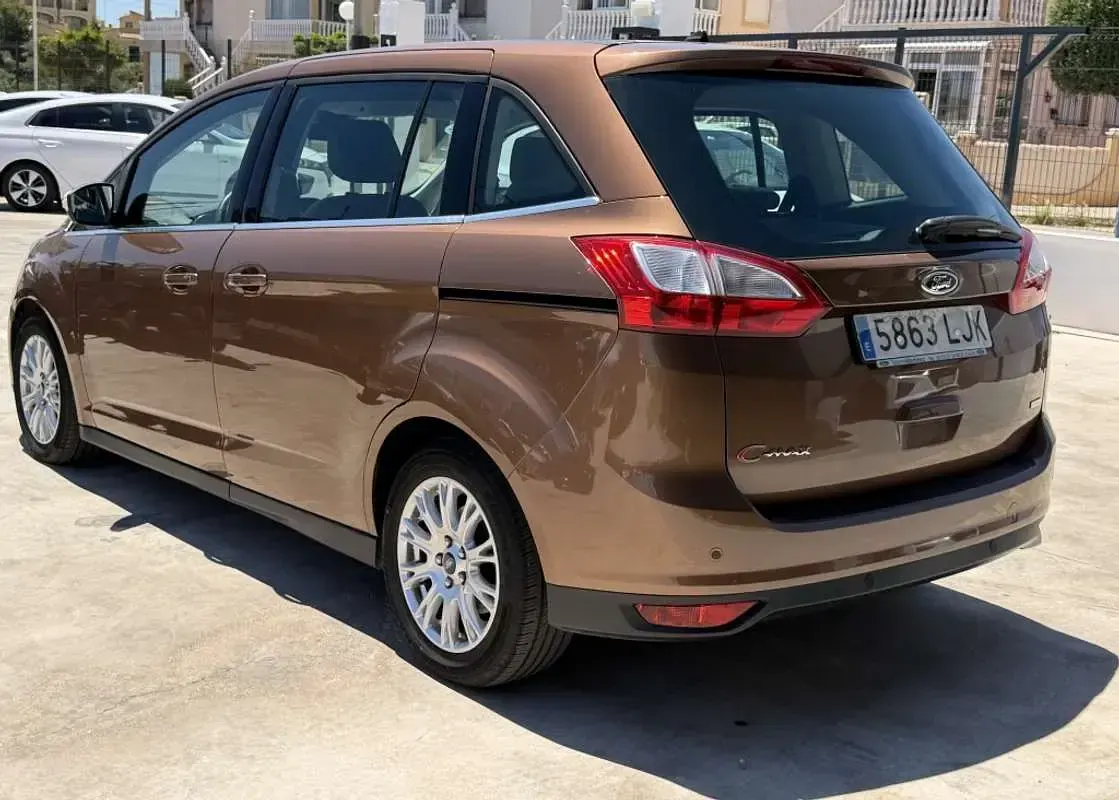 Usado Ford Grand C-Max S 125 CV (91 kW) 2014 Beige Monovolumen