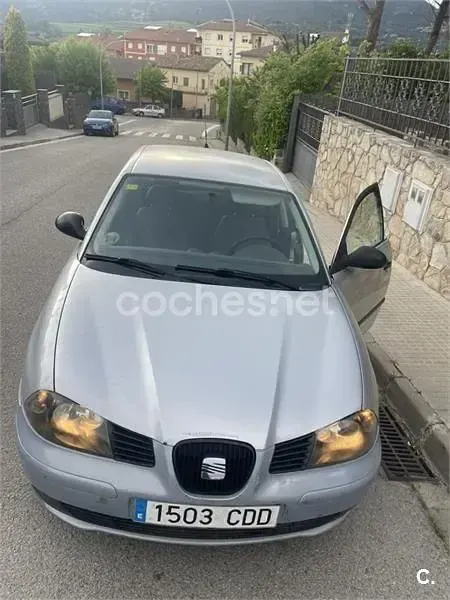 Begagnad Seat Ibiza 75 HK (55 kW) 2004 Grå Halvkombi