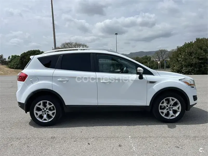 Usado Ford Kuga Titanium 136 CV (100 kW) 2010 Blanco SUV