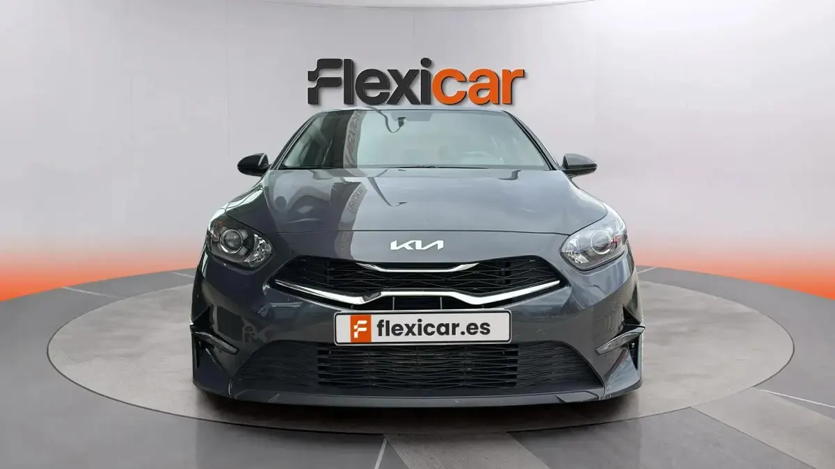 Usado Kia Ceed 136 CV (100 kW) 2023 Gris Utilitario