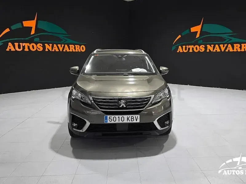 Usado Peugeot 5008 Active 120 CV (88 kW) 2017 Verde SUV