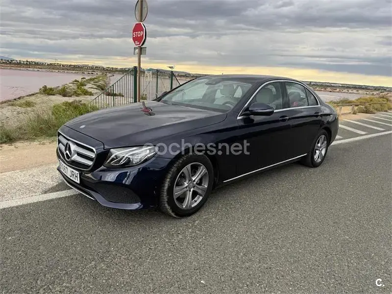 Usado Mercedes E220 194 CV (142 kW) 2016 Azul Berlina