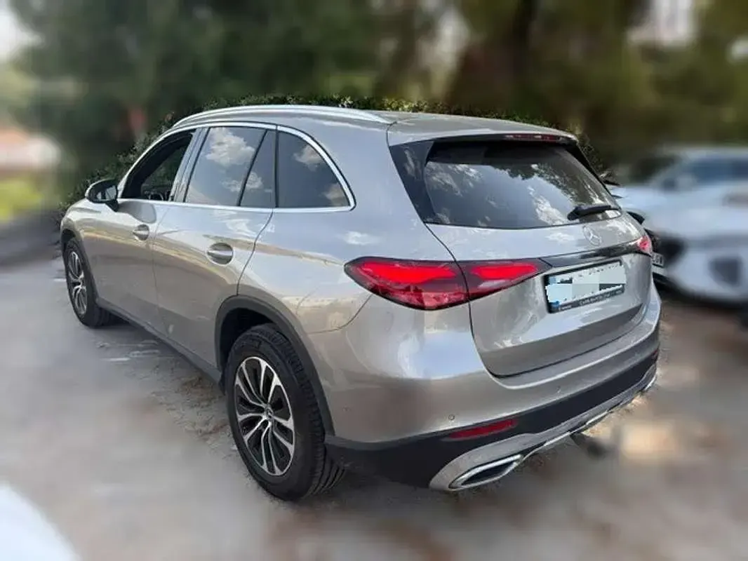 Usado Mercedes GLC220 197 CV (144 kW) 2023 Plateado SUV