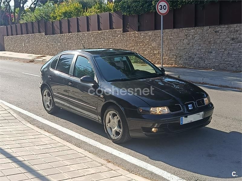 Negro Usado 2004 Seat Leon Sport Berlina | 2500 € (Buen precio) - Imagen 1/4
