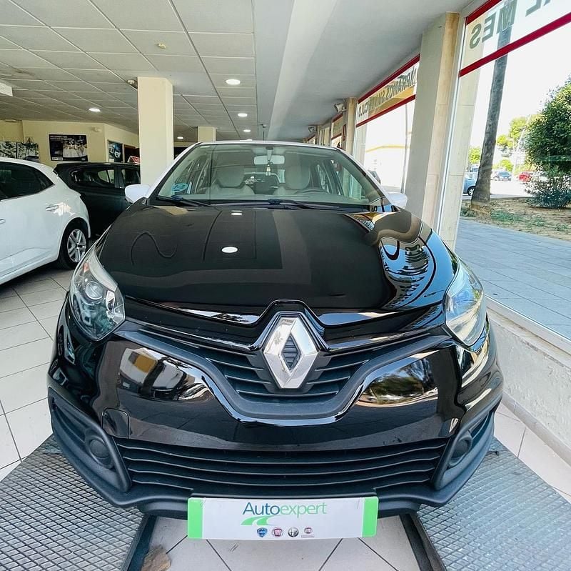 Usado Renault Captur Business 90 CV (66 kW) 2015 Negro y blanco SUV