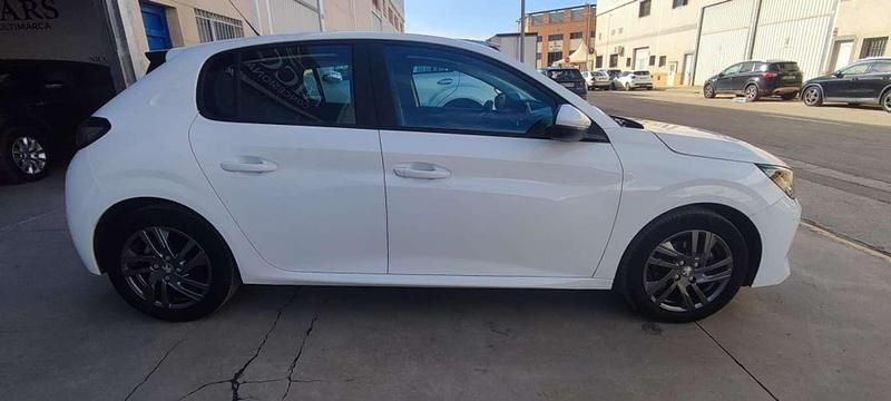 Usado Peugeot 208 Active 102 CV (75 kW) 2021 Blanco Utilitario