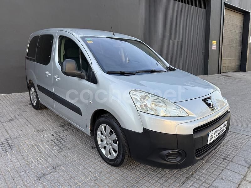 Gris / plata Usado 2010 Peugeot Partner Tepee Outdoor Monovolumen | 6999 € (Buen precio) - Imagen 1/4