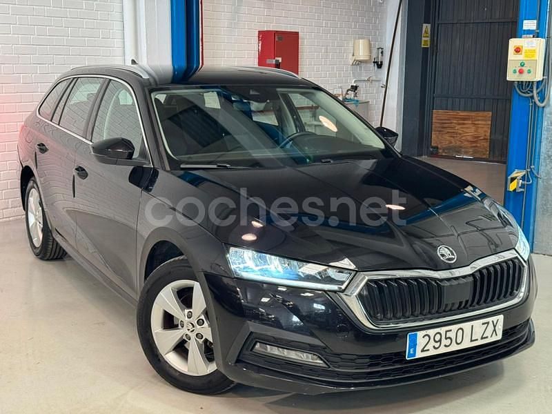 Usado Skoda Octavia Ambition 115 CV (84 kW) 2022 Negro Familiar