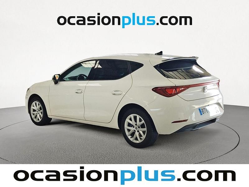 Usado Seat Leon Style 130 CV (95 kW) 2021 Blanco Berlina