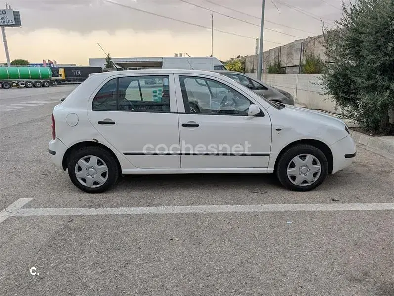 Usado Skoda Fabia Comfort 100 CV (73 kW) 2000 Blanco Berlina