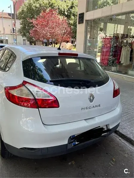 Usado Renault Mégane Authentique 100 CV (73 kW) 2011 Blanco Berlina